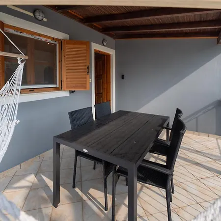 Olivilla Garden Retreat - A Peaceful Escape Holiday home Eva