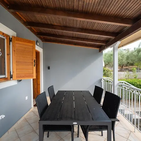 Olivilla Garden Retreat, Private Garden Escape Eva