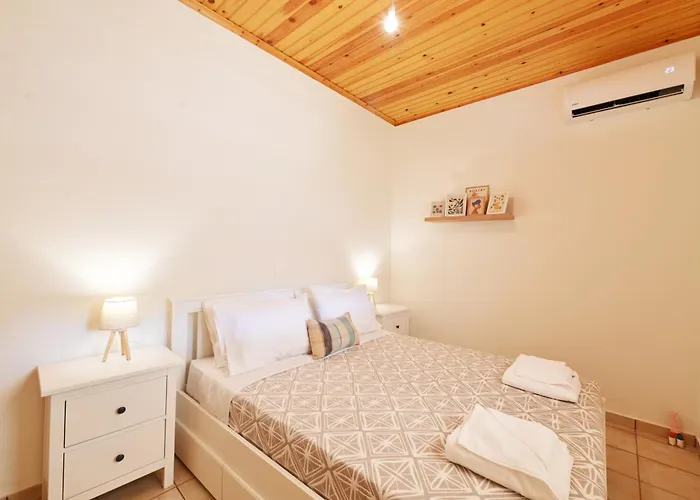 Olivilla Garden Retreat - A Peaceful Escape בית נופש Eva