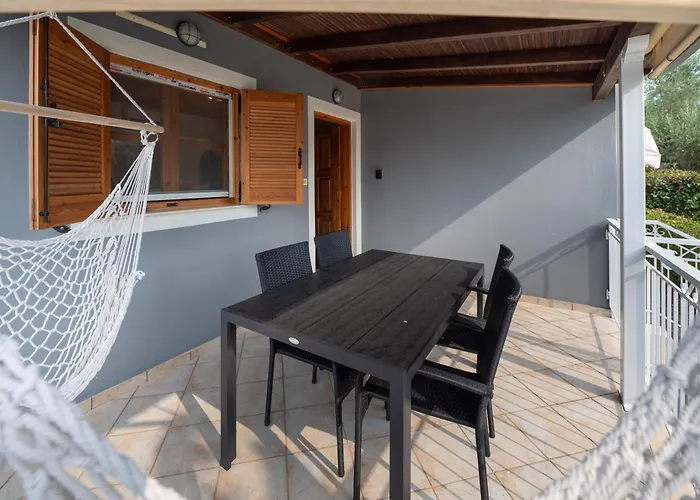 Olivilla Garden Retreat - A Peaceful Escape בית נופש Eva